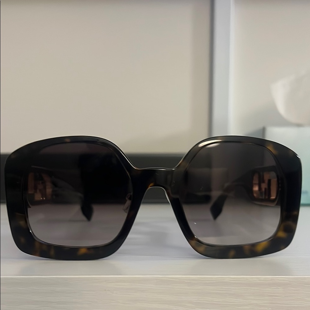 Fendi O'LOCK FE40048U 52F Dark Havana/Brown Gradient Square Women's Sunglasses